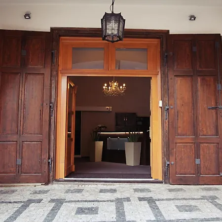 Hotel U Hradu 3*